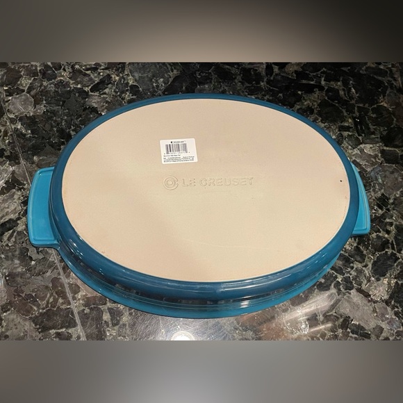 NWT Le Creuset Oval Baking Dish in Deep Teal (36 cm size) - Picture 3 of 5